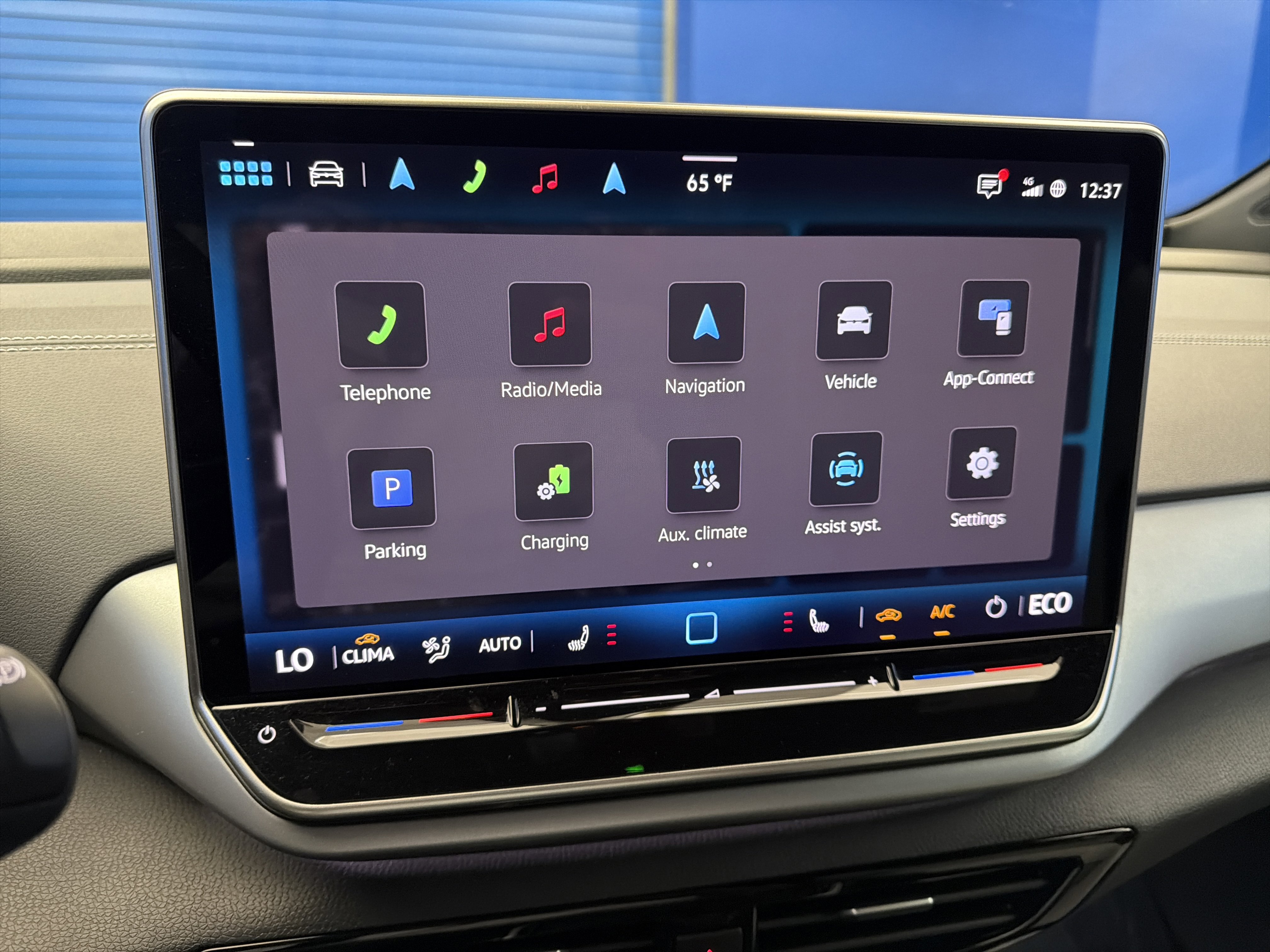 Certified 2025 Volkswagen ID.4 Pro AWD/4WD image 20