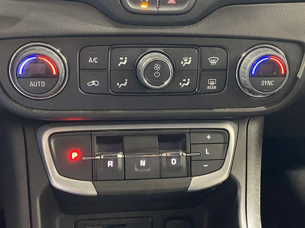 Used 2024 GMC Terrain SLT FWD image 30