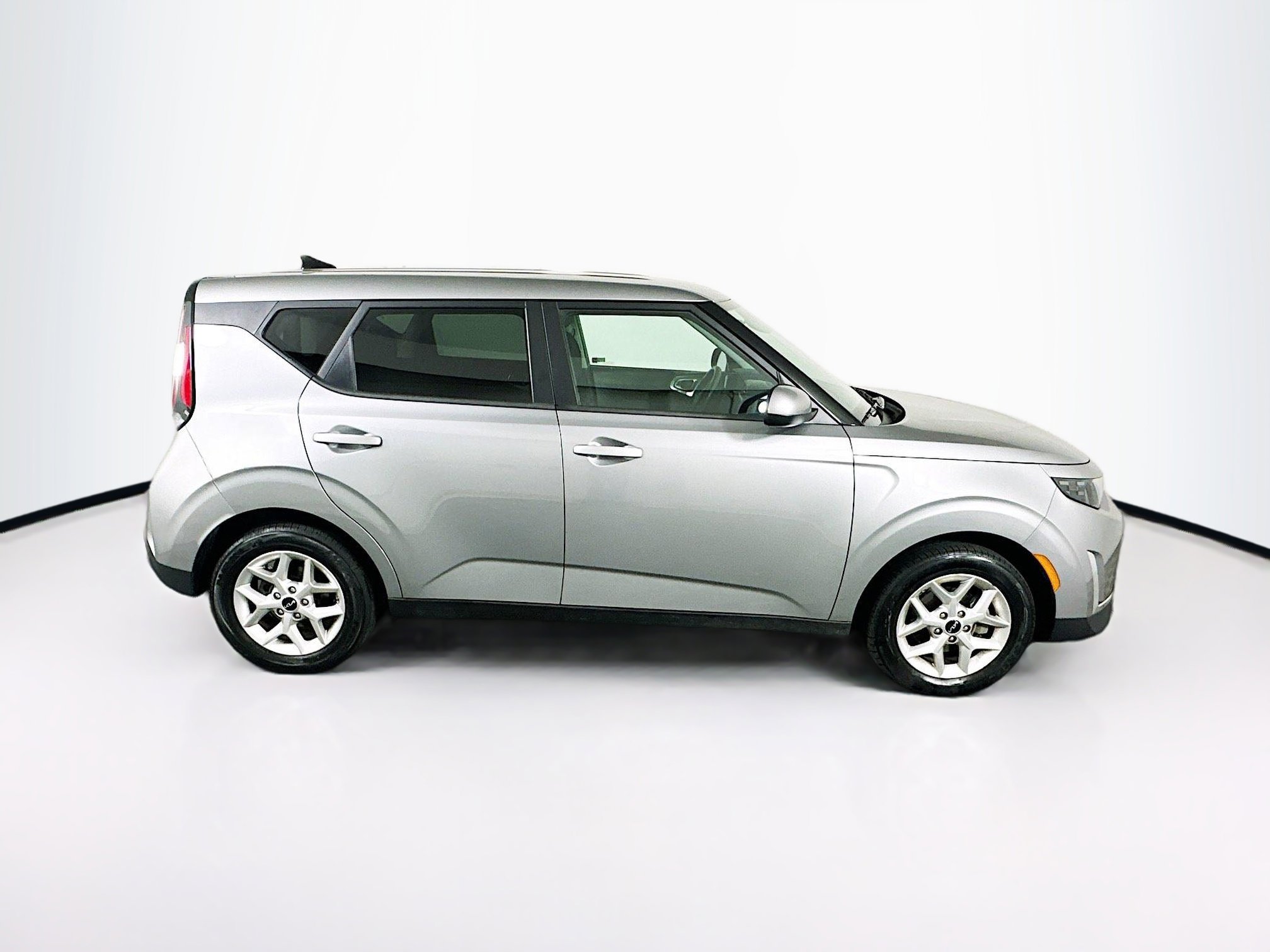 Used 2025 Kia Soul LX w/ LX Technology Package image 10