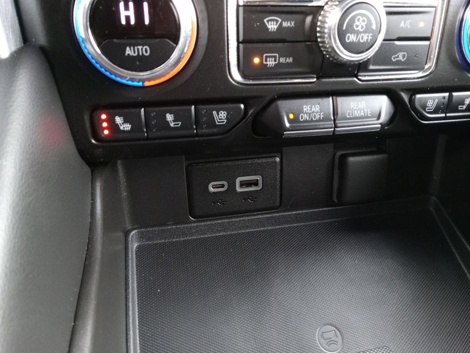 Used 2021 GMC Yukon SLT w/ SLT Luxury Package image 19