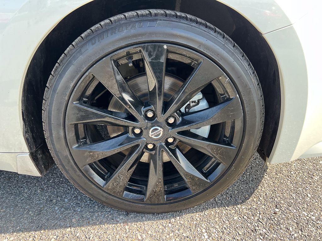 Used 2022 Nissan Maxima SR w/ Sport Mat Group image 7