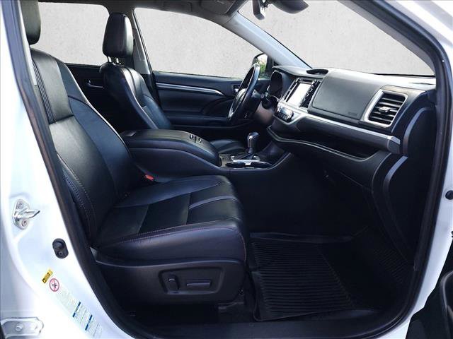 Certified 2019 Toyota Highlander SE AWD/4WD image 19
