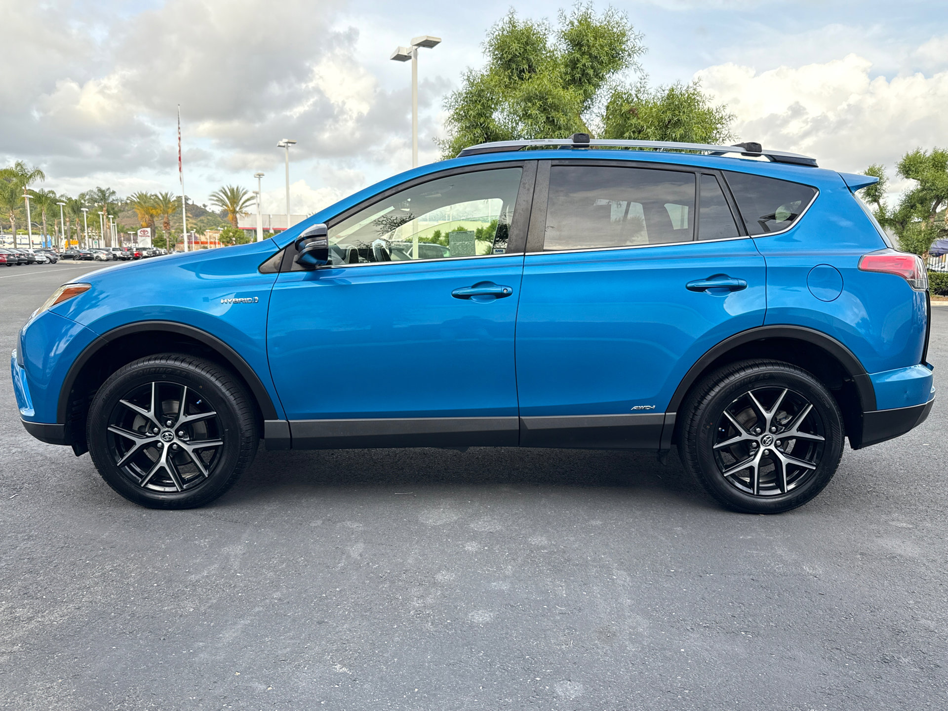 Certified 2018 Toyota RAV4 SE AWD/4WD image 7