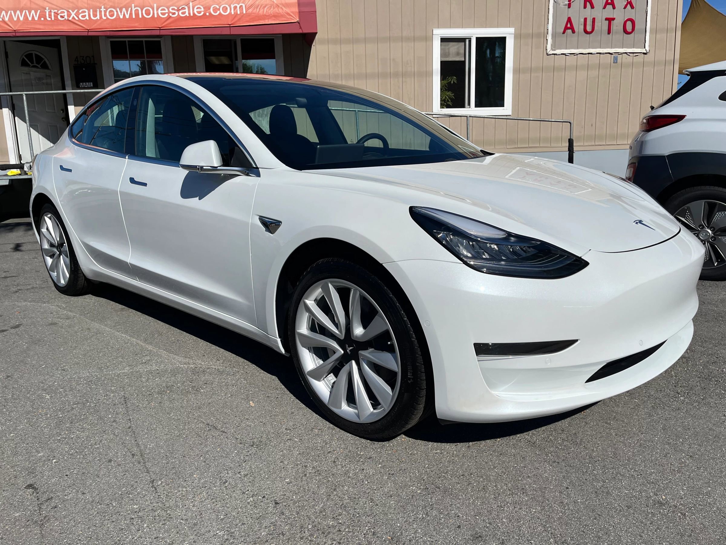 Used 2020 Tesla Model 3 Standard Range Plus image 1