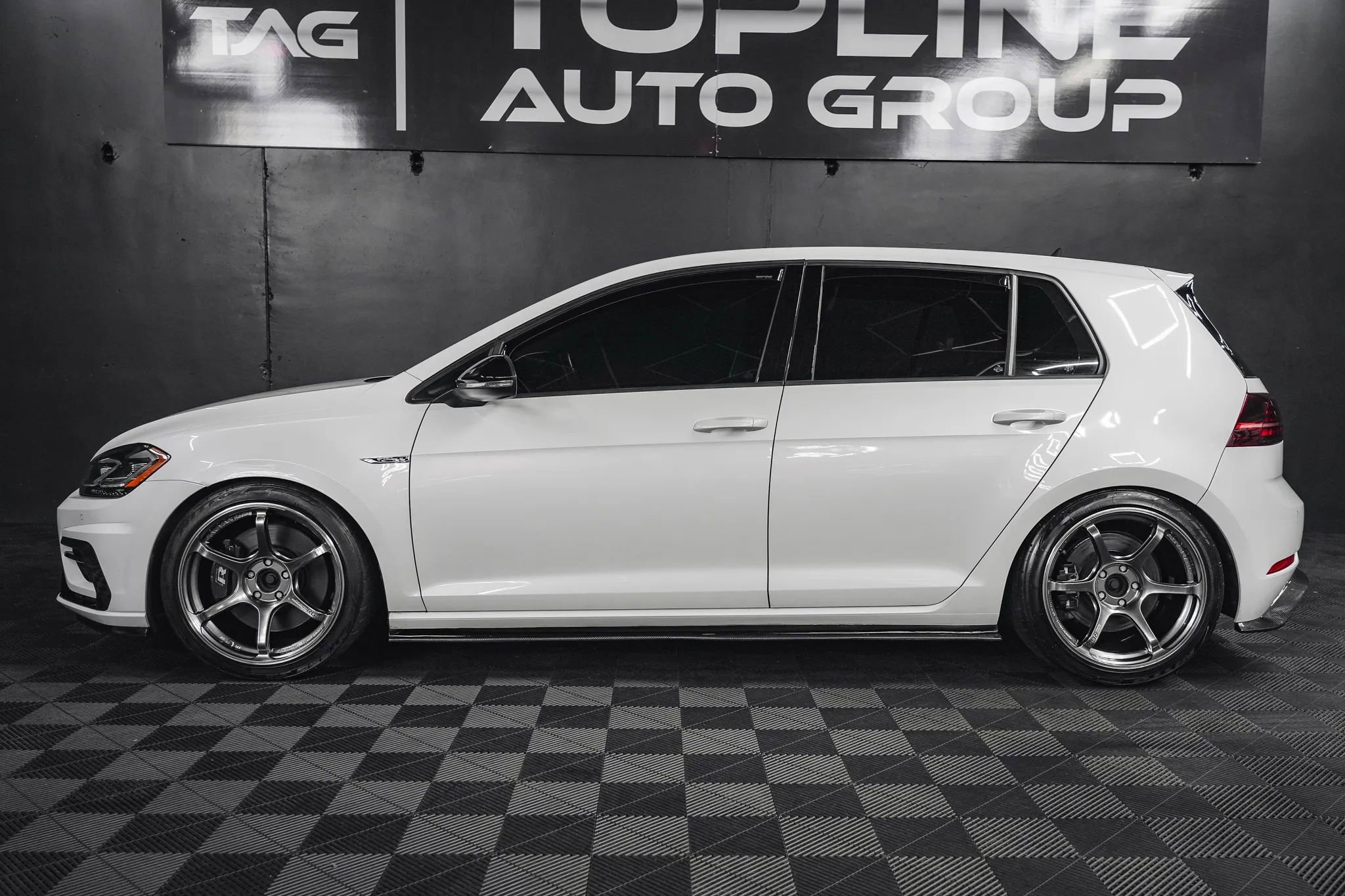 Used 2018 Volkswagen Golf R 4-Door image 32