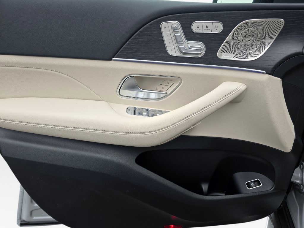 New 2026 Mercedes-Benz GLS 450 4MATIC image 36