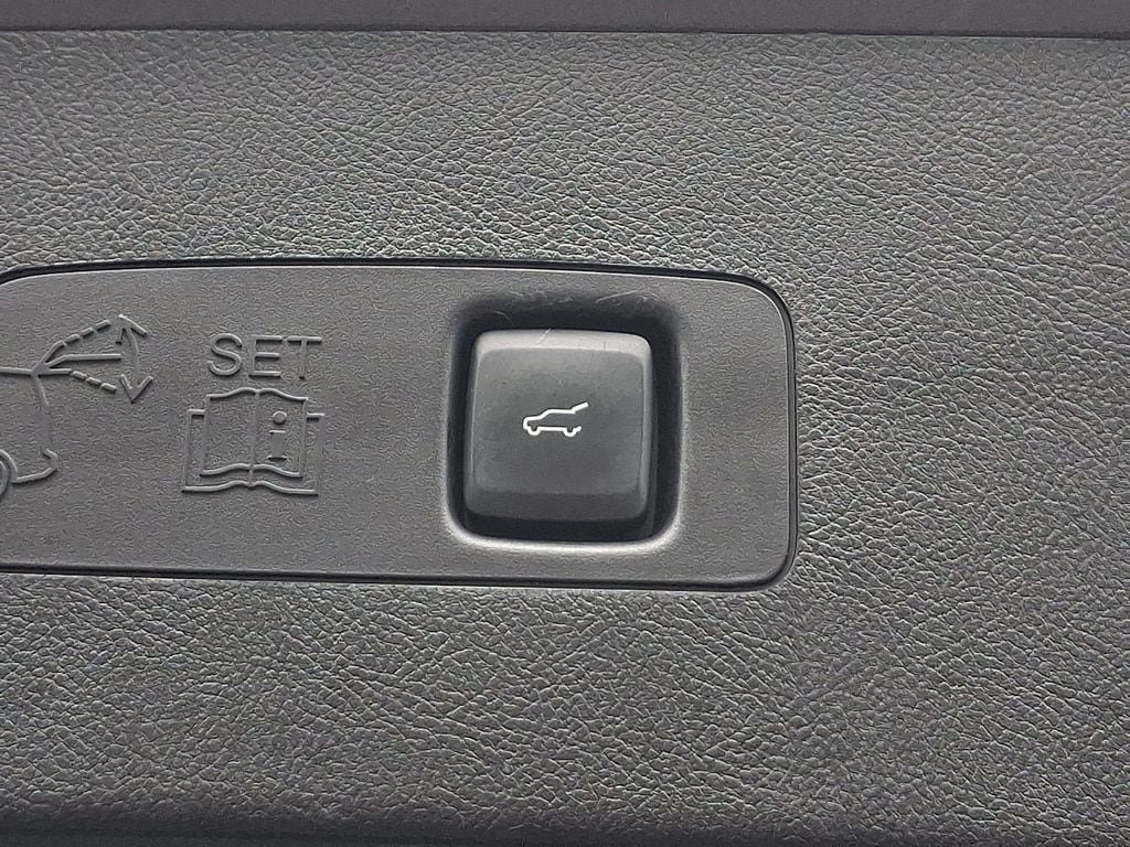 Used 2022 Lincoln Corsair AWD w/ Premium Package image 30
