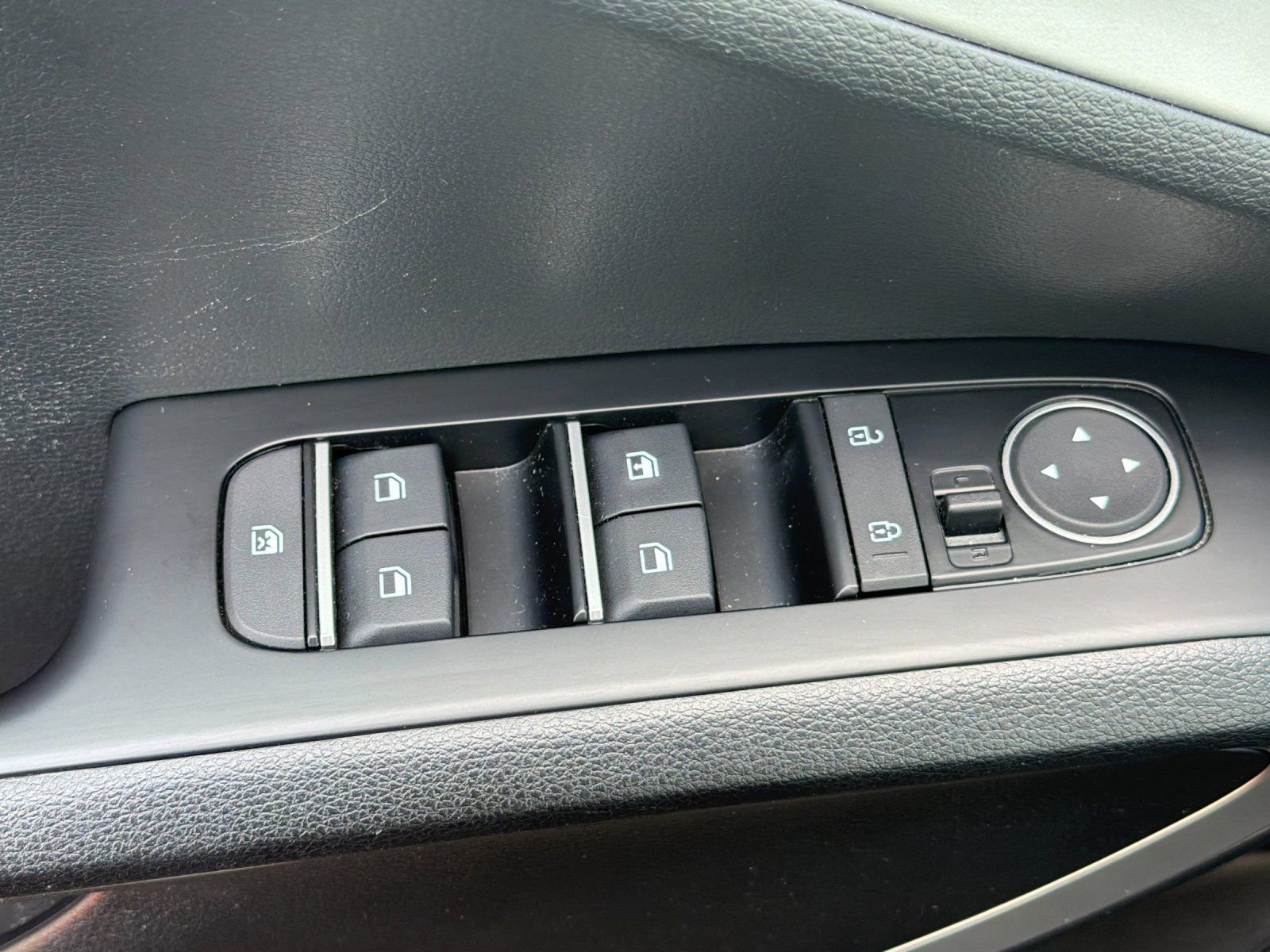 Used 2024 Kia Soul LX w/ Option Group 015 FWD image 11