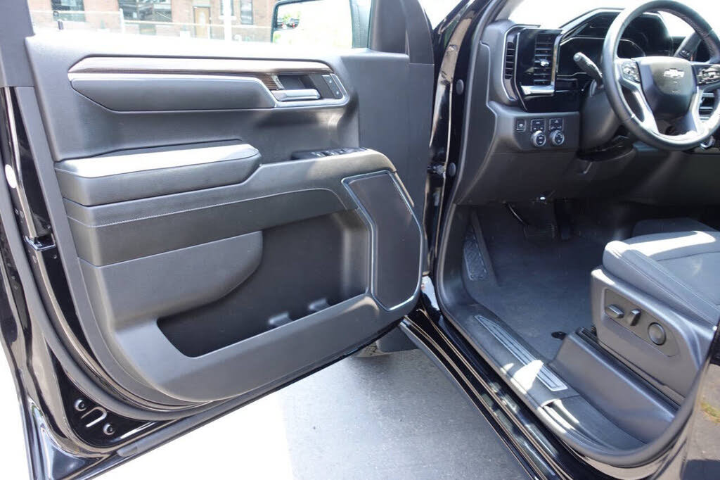 Used 2024 Chevrolet Silverado 1500 LT AWD/4WD image 16