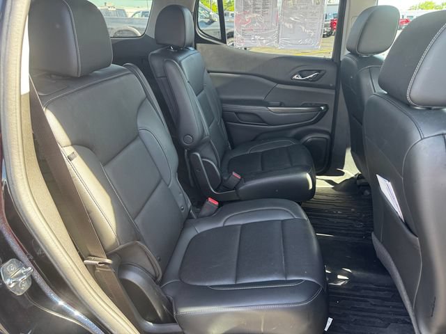 Used 2022 GMC Acadia SLT w/ LPO, Floor Liner Package AWD/4WD image 16