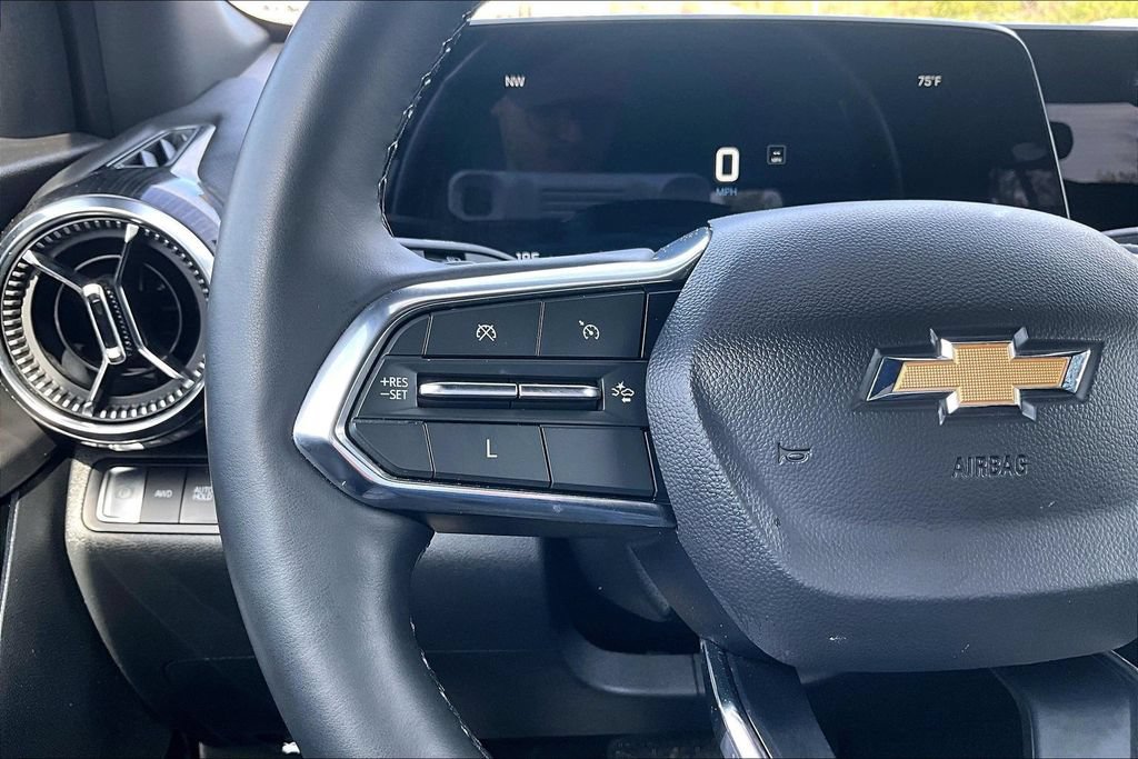 Used 2025 Chevrolet Equinox LT AWD/4WD image 14