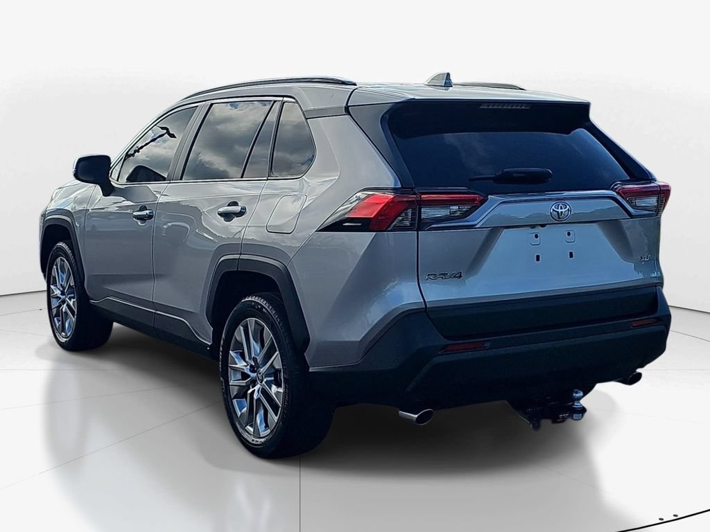 Used 2023 Toyota RAV4 XLE Premium FWD image 8