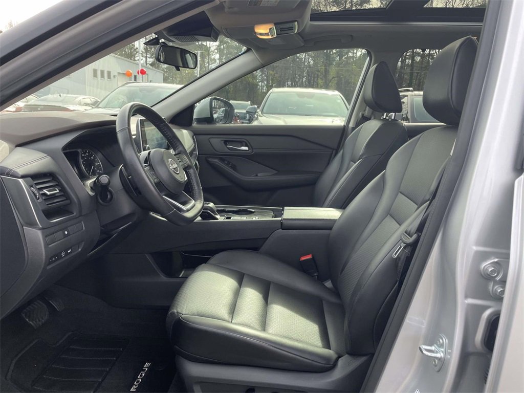 Used 2023 Nissan Rogue SV w/ SV Premium B Package image 17