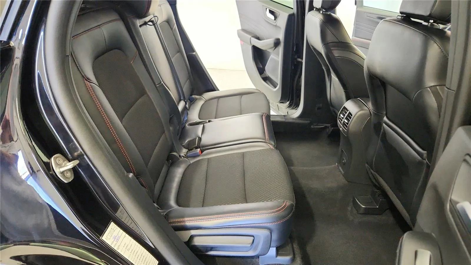 Used 2025 Ford Escape ST-Line image 34