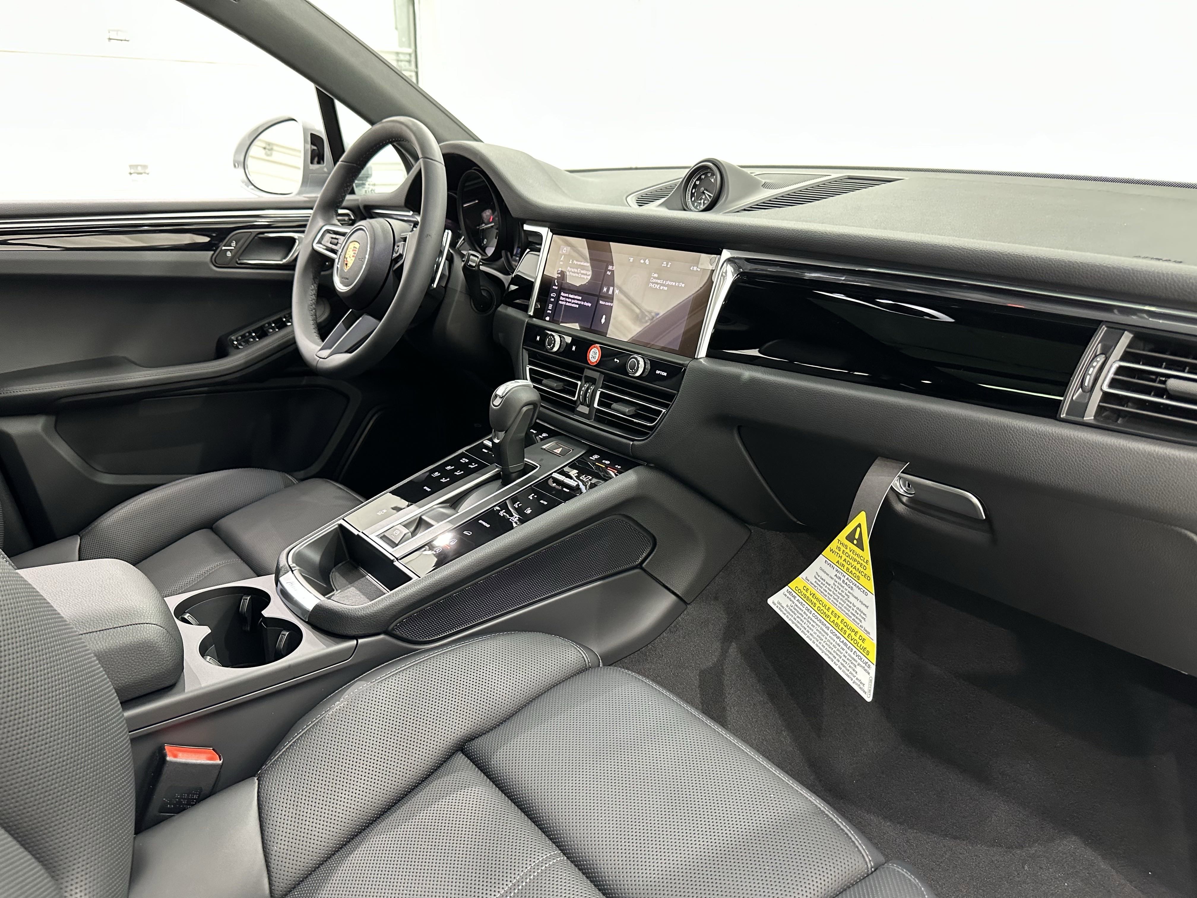 Certified 2025 Porsche Macan image 24