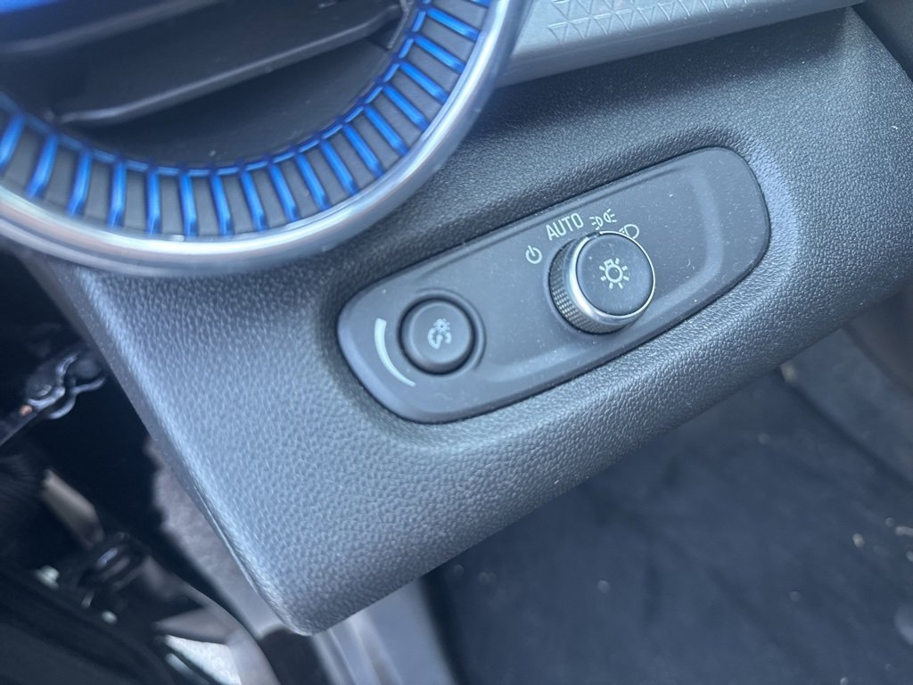 Used 2024 Chevrolet Trax LT w/ LT Convenience Package image 19