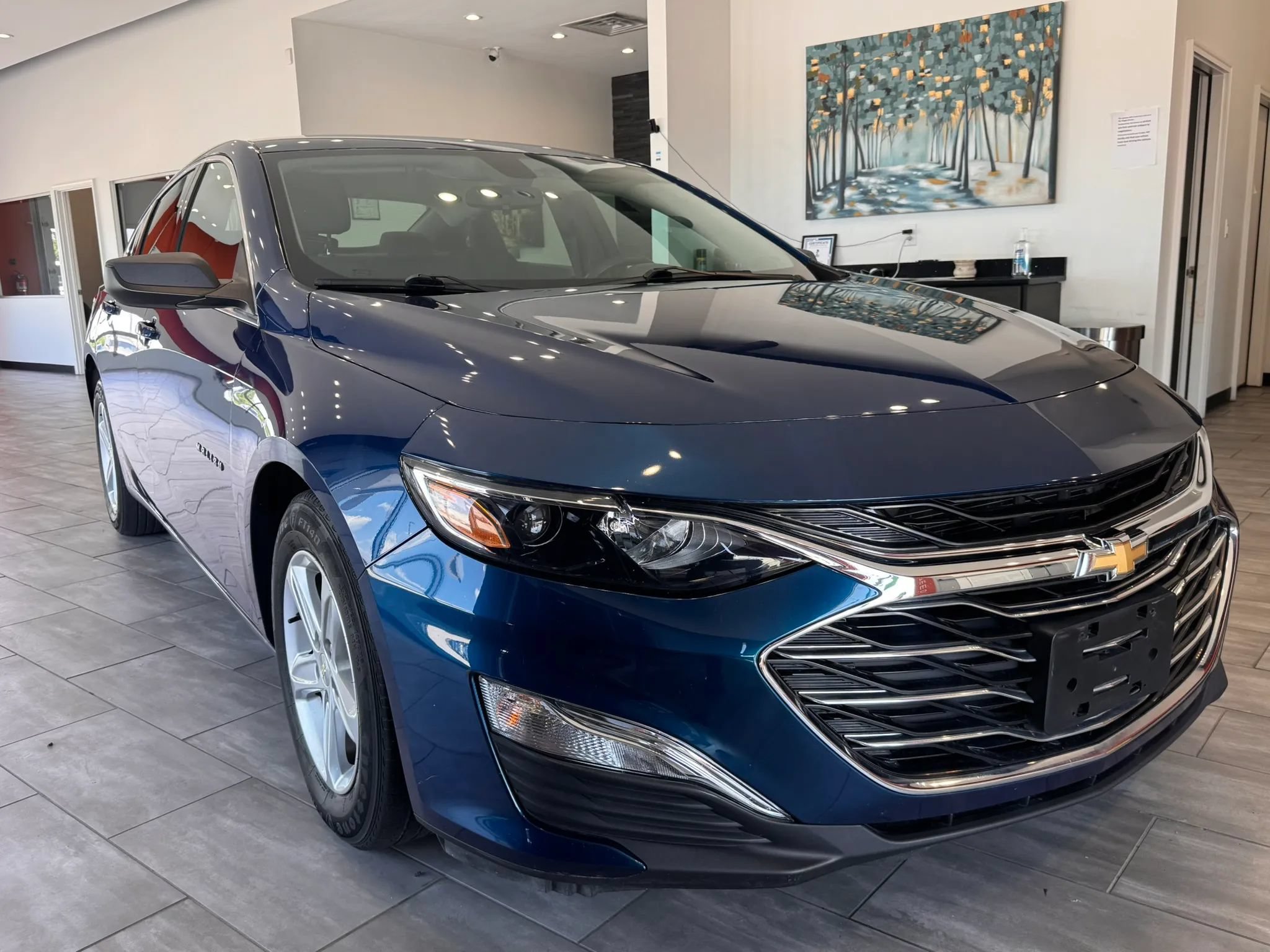 Used 2019 Chevrolet Malibu LS w/ LPO, Convenience Package 2 FWD image 2