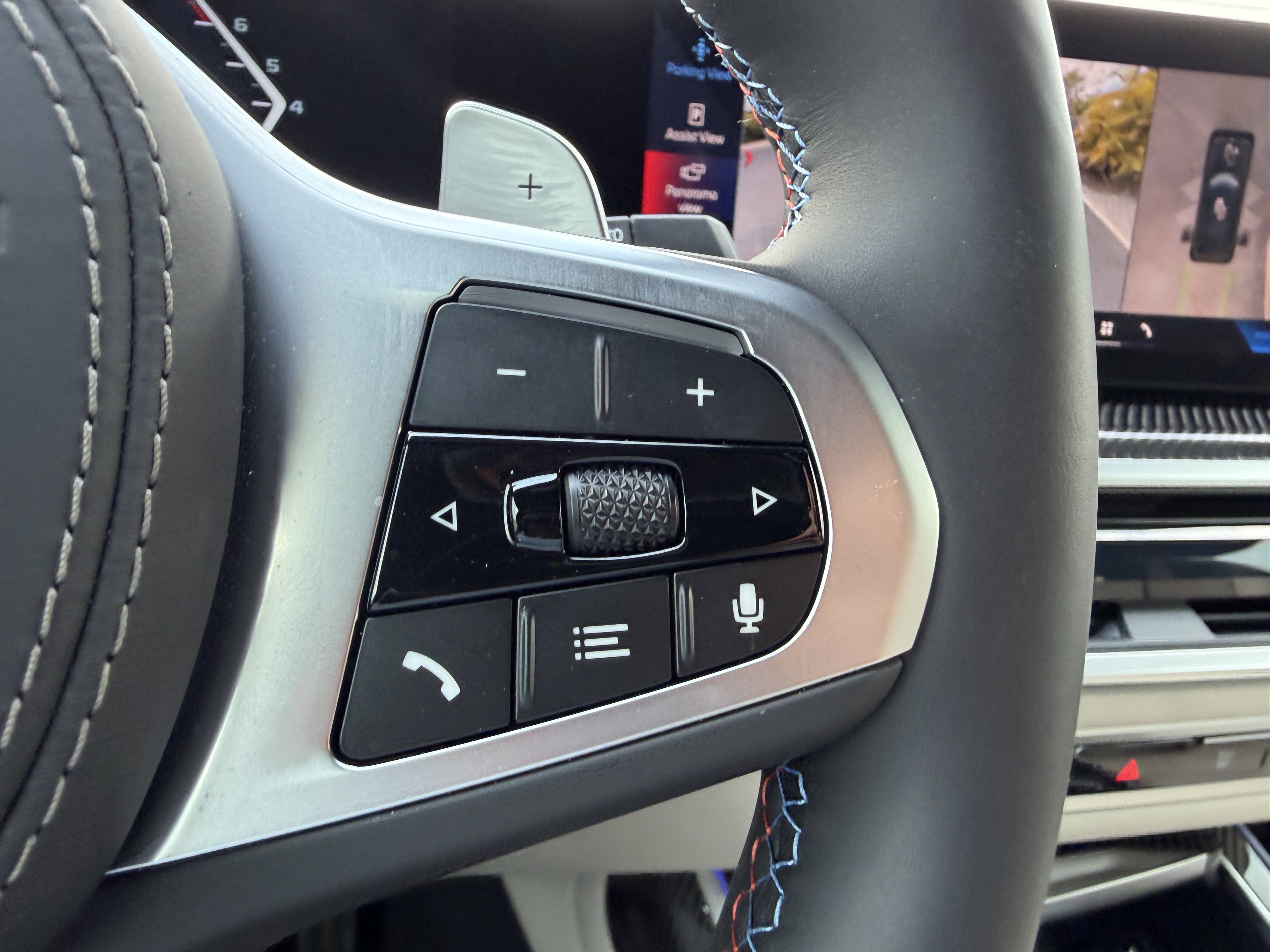 Used 2025 BMW X7 M60i AWD/4WD image 29