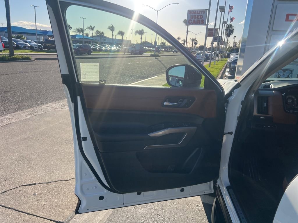 Used 2023 Nissan Pathfinder Platinum w/ Cargo Package AWD/4WD image 20