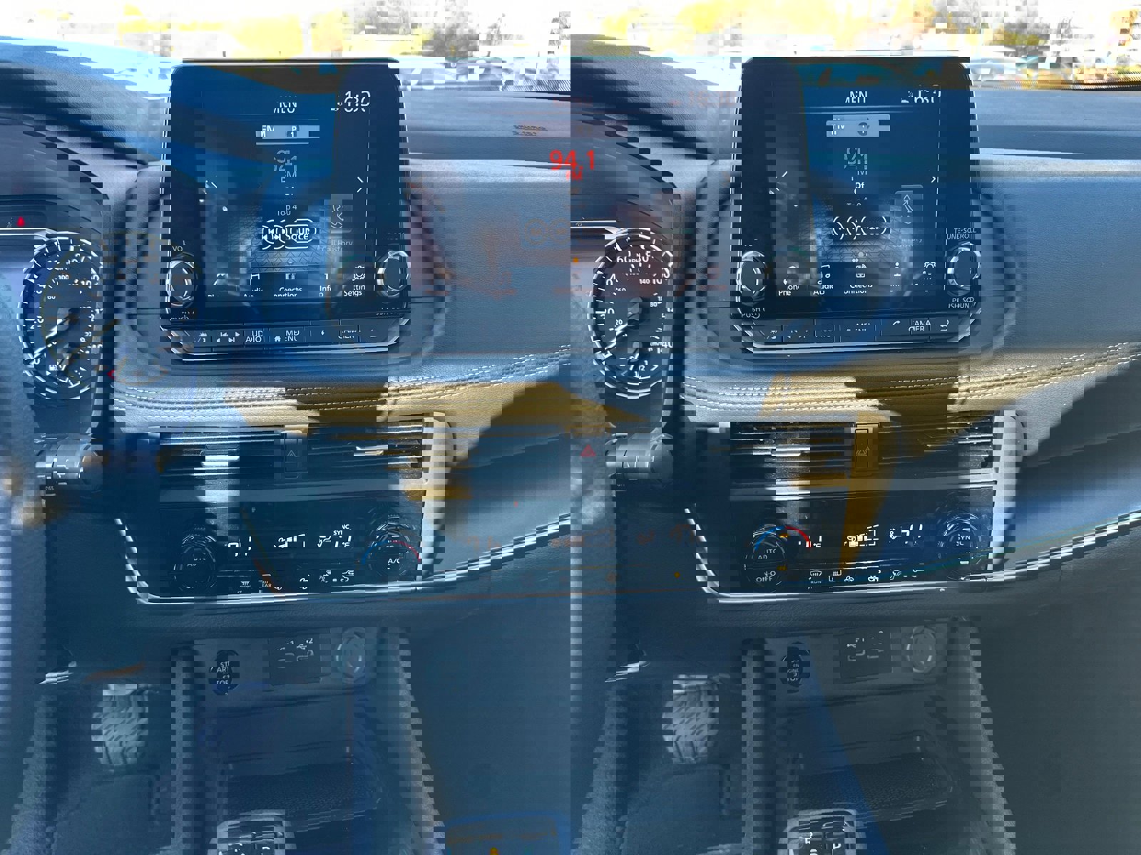 Used 2024 Nissan Rogue SV image 28