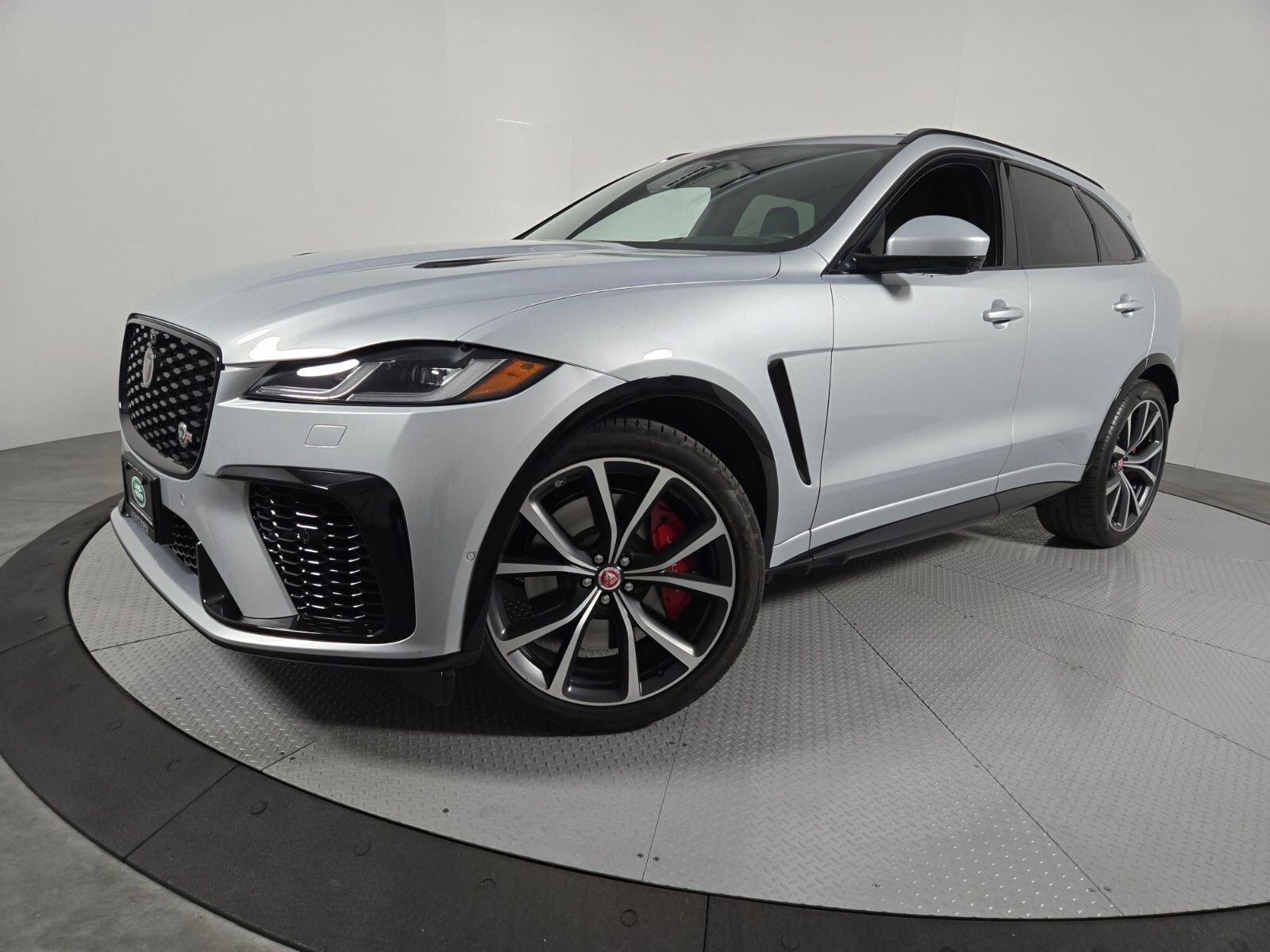 Used 2023 Jaguar F-PACE SVR image 1
