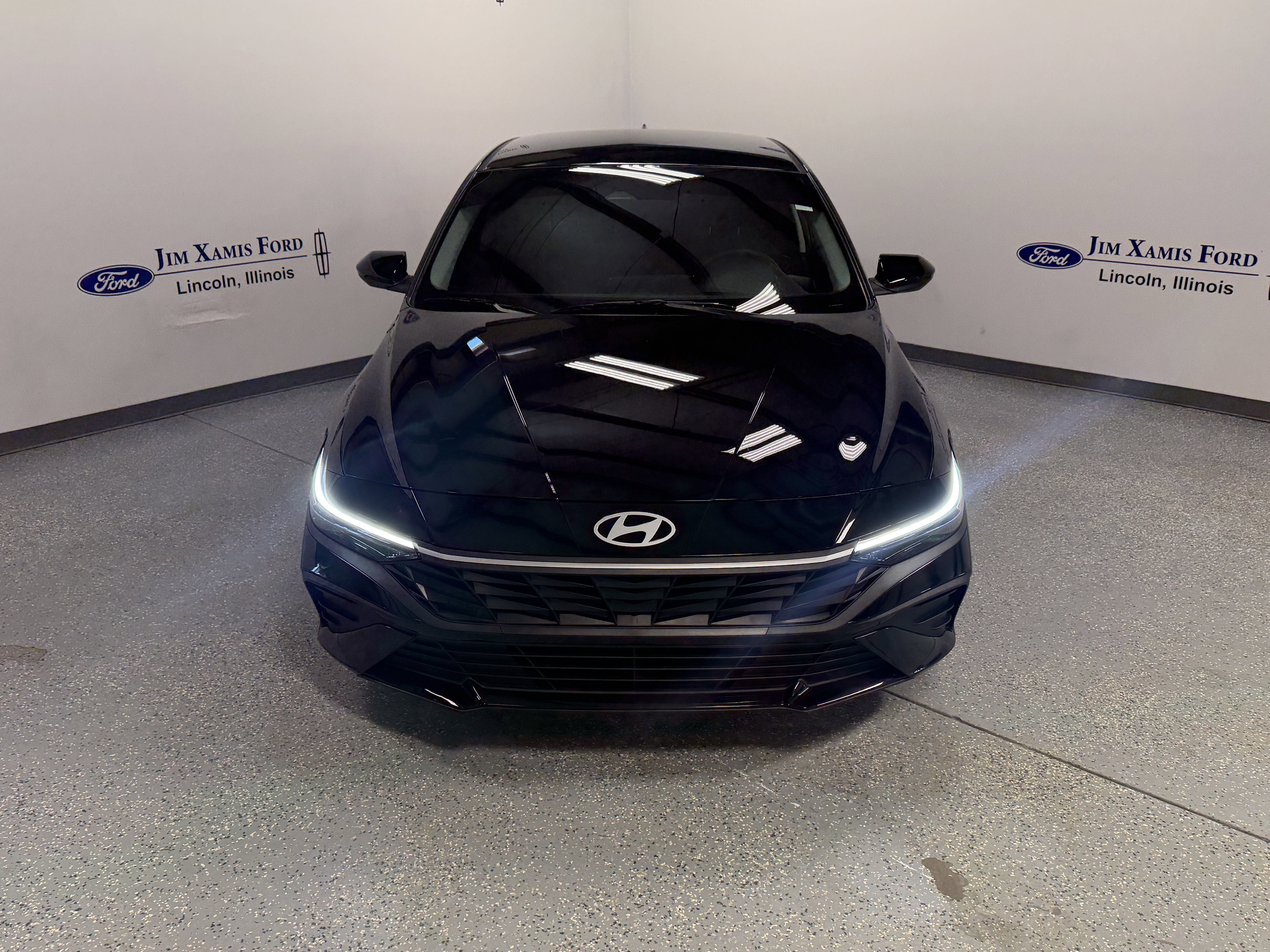 Used 2025 Hyundai Elantra SE FWD image 2