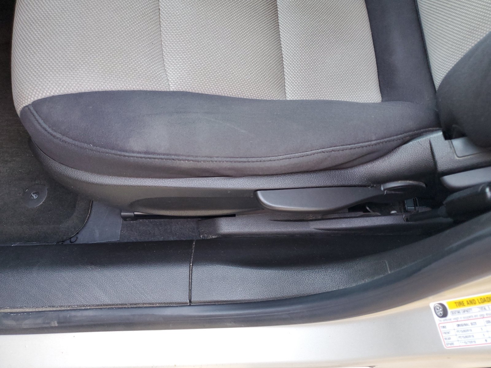 Used 2014 Chevrolet Cruze LS FWD image 17