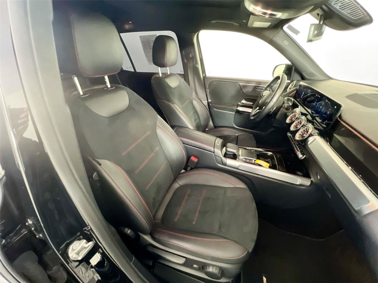 Used 2022 Mercedes-Benz GLB 250 4MATIC image 28