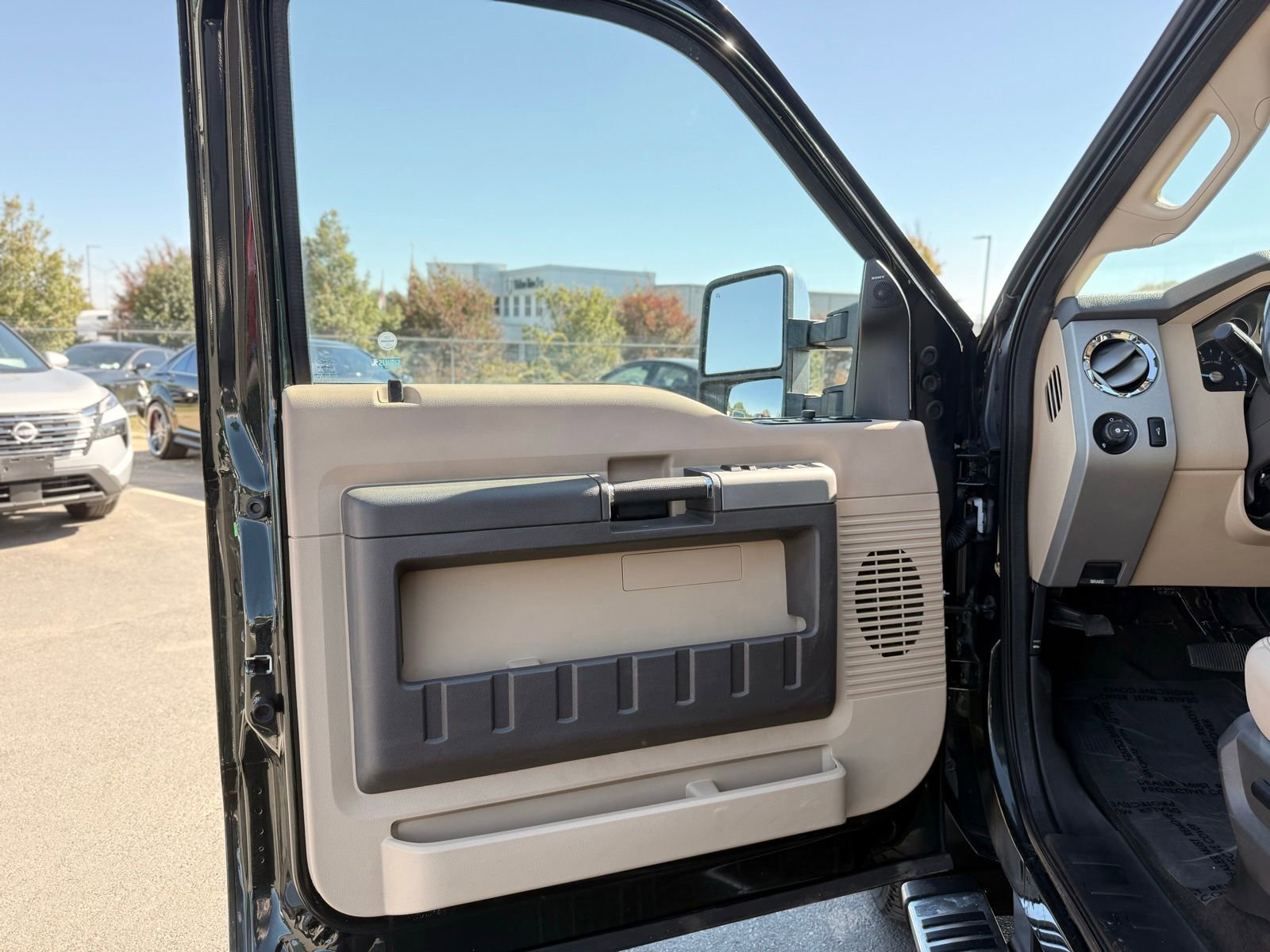 Used 2016 Ford F250 Lariat w/ Lariat Ultimate Package image 8