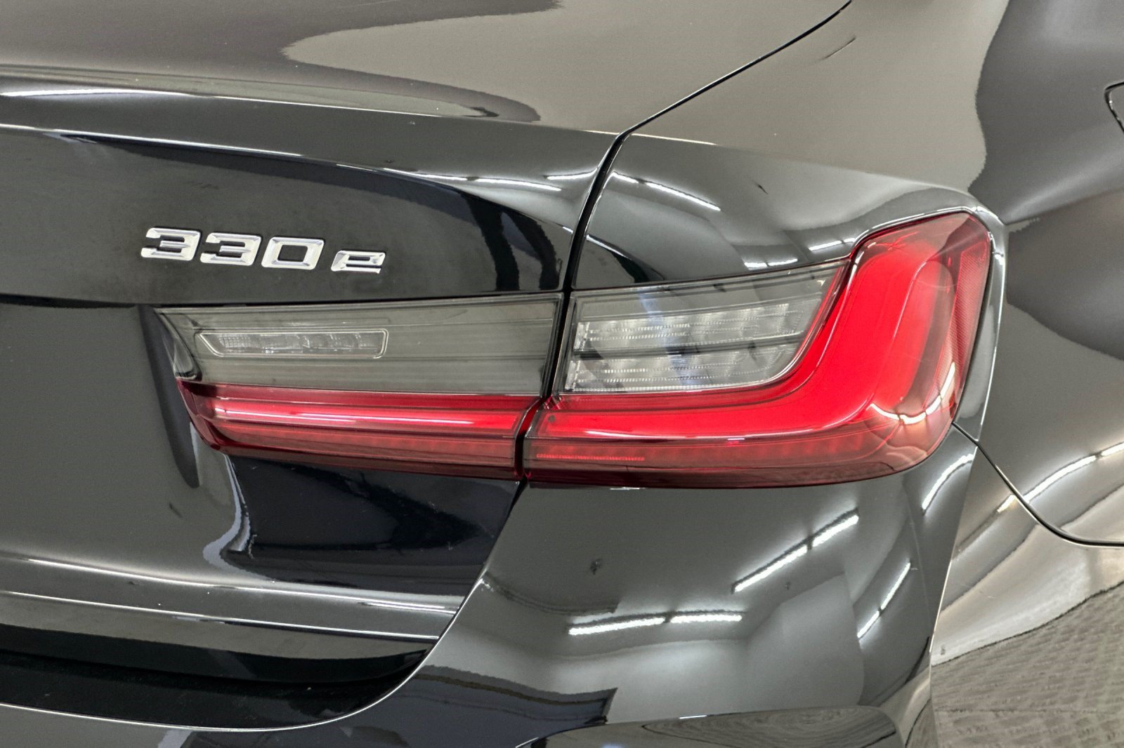 Certified 2024 BMW 330e w/ Convenience Package RWD image 29