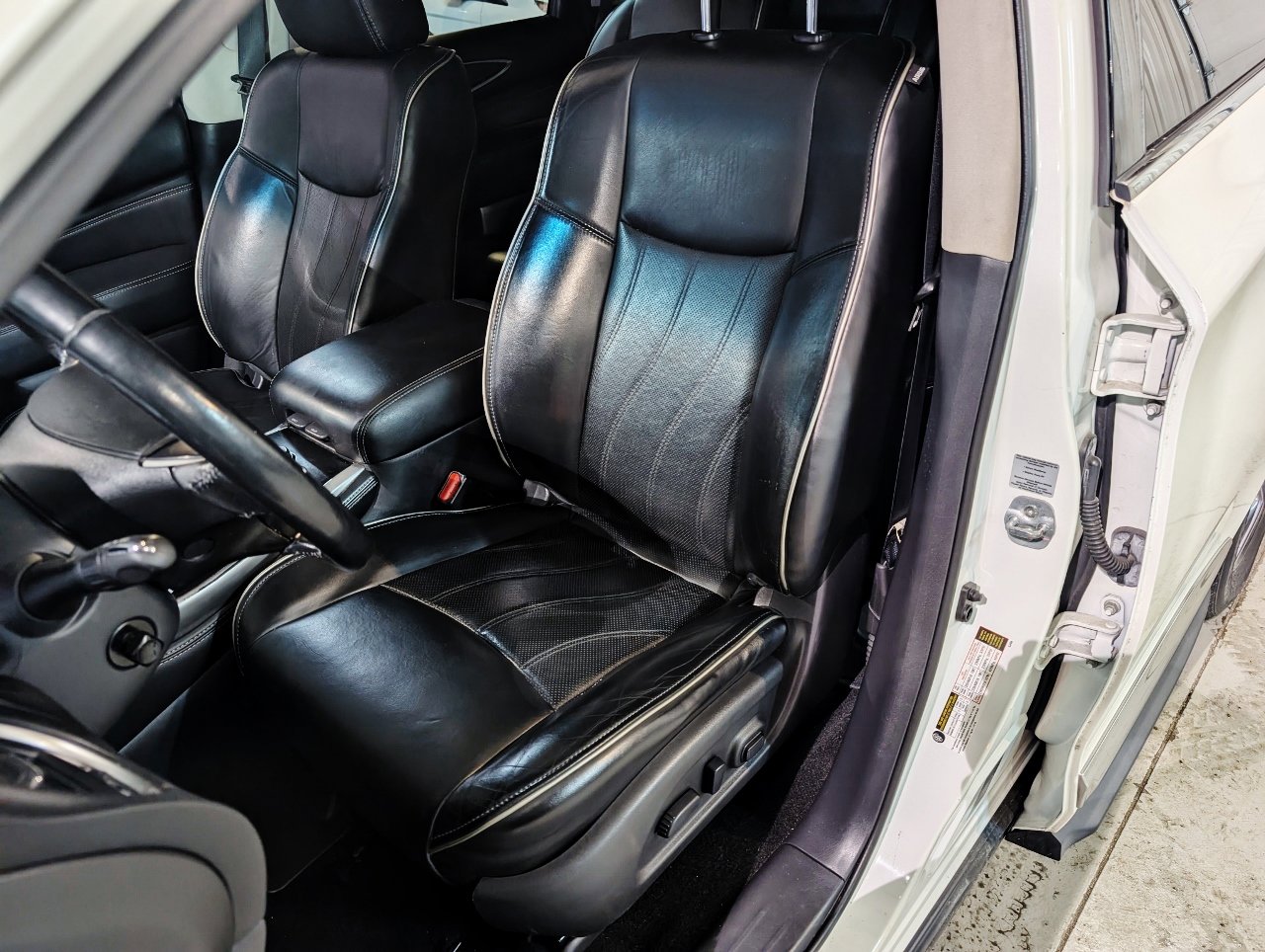 Used 2016 INFINITI QX60 Luxe w/ Premium Plus Package image 18