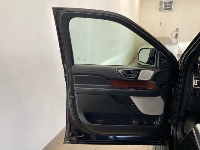 Used 2023 Lincoln Navigator Reserve AWD/4WD image 16
