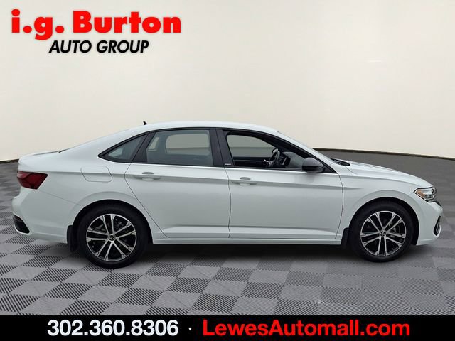 Used 2023 Volkswagen Jetta Sport image 7