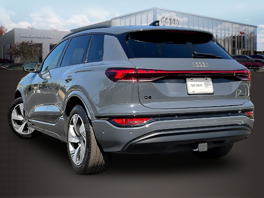 Used 2025 Audi Q6 e-tron Premium Plus w/ Premium Plus AWD/4WD image 5