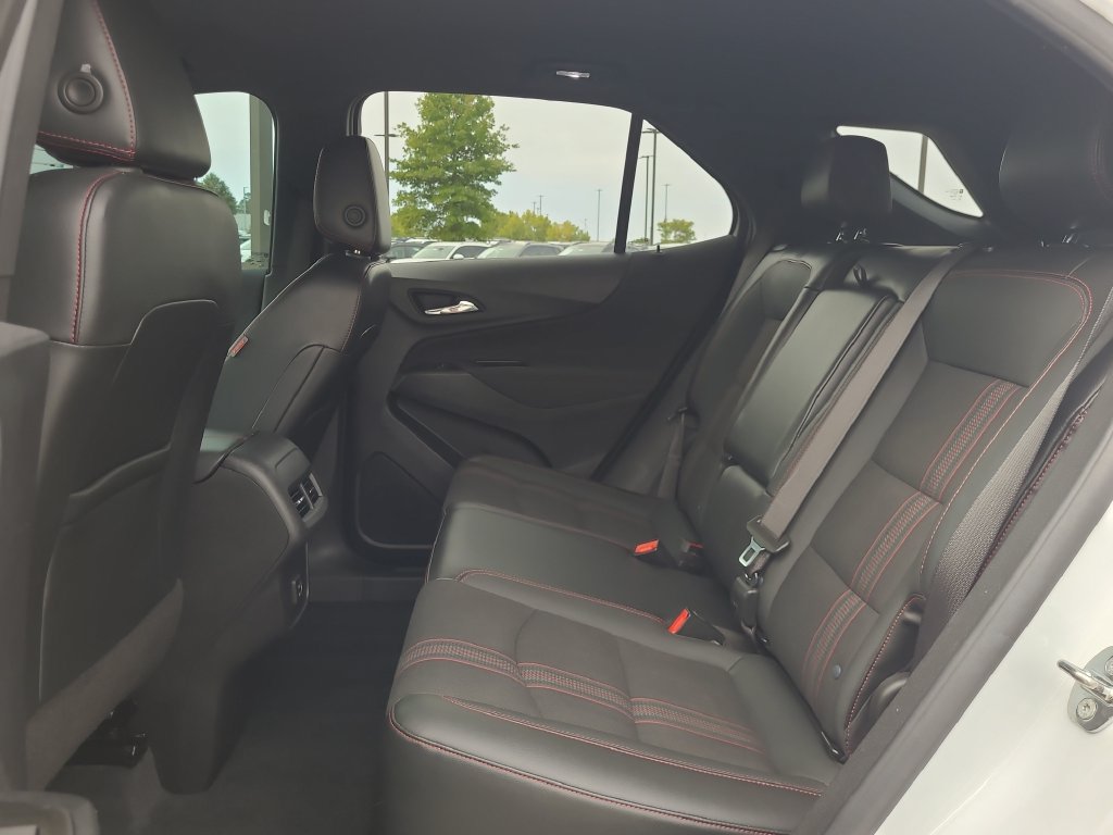 Used 2022 Chevrolet Equinox RS w/ LPO, Floor Liner Package FWD image 13