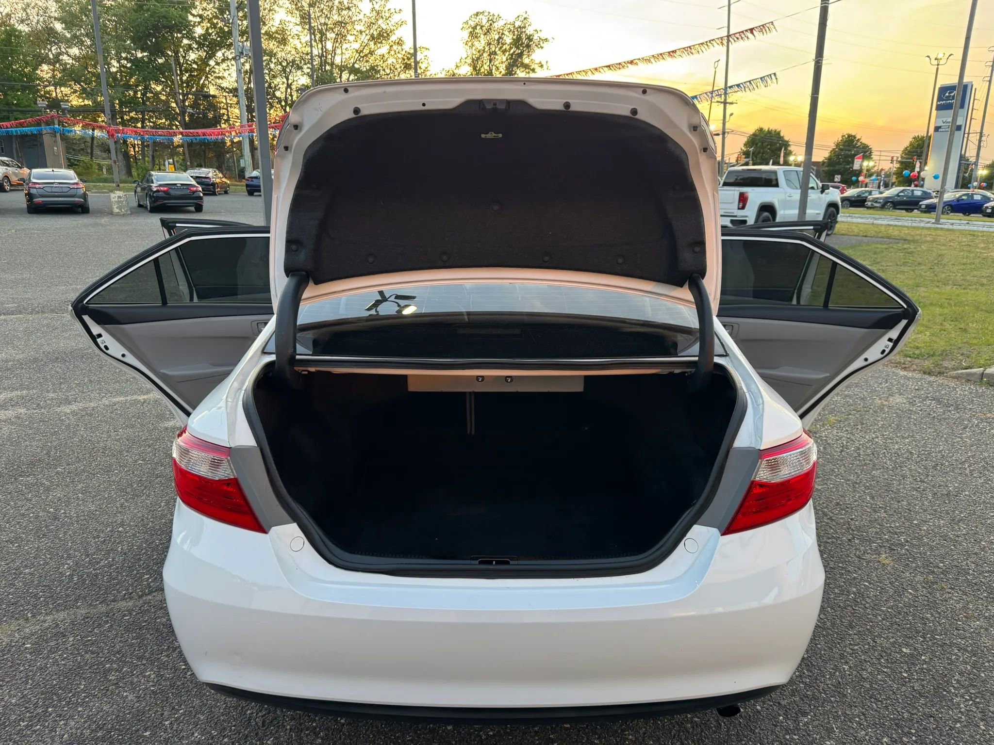 Used 2016 Toyota Camry LE FWD image 13