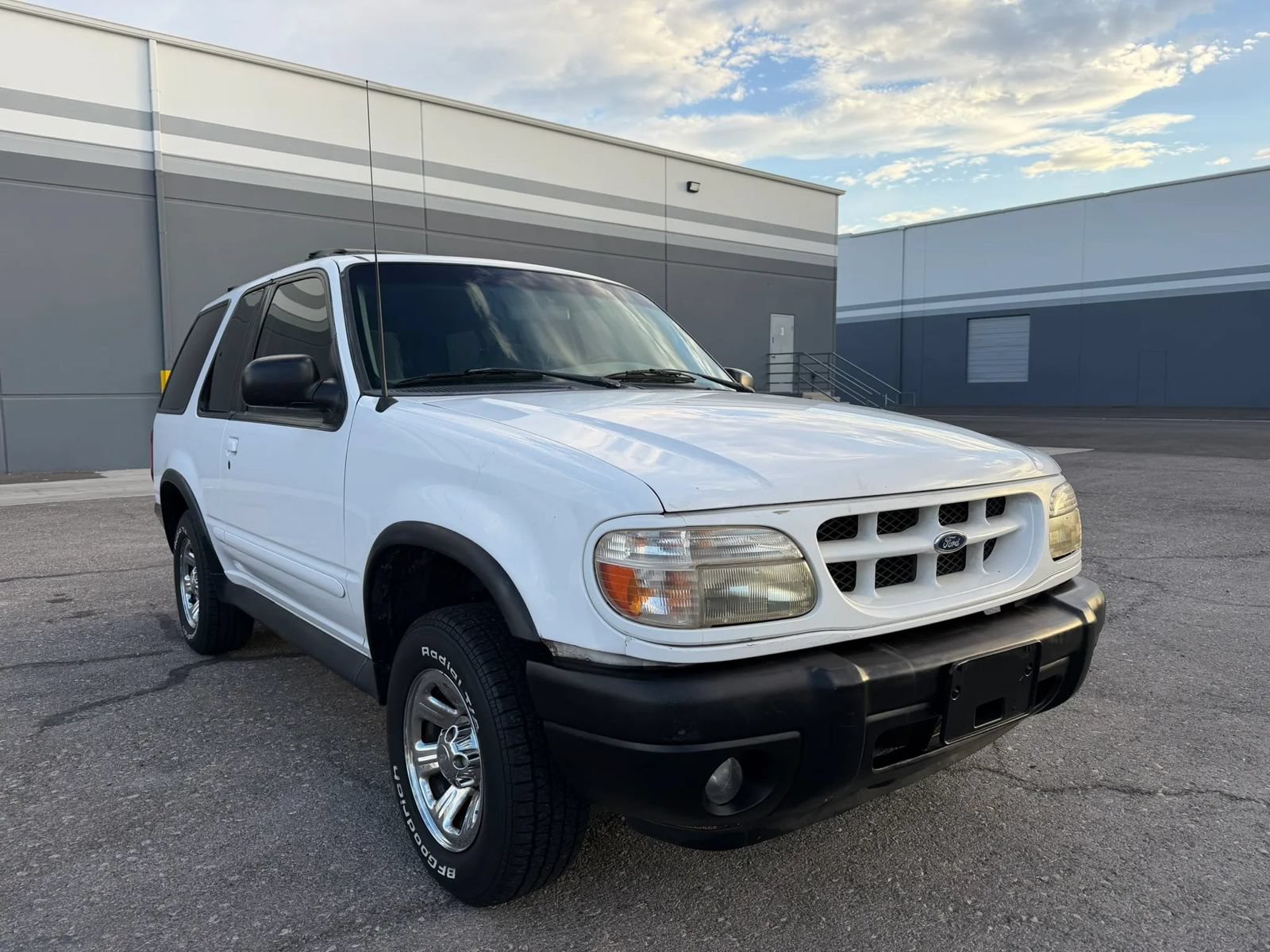 Used 1998 Ford Explorer Sport RWD image 3