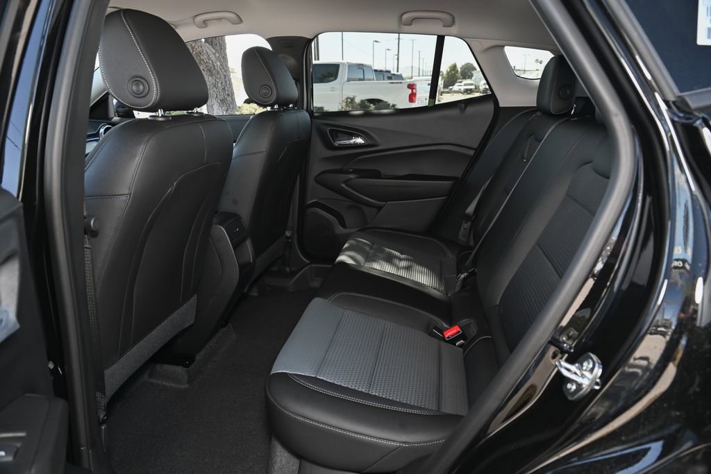 New 2026 Chevrolet Trax LT w/ LPO, Blackout Package FWD image 27