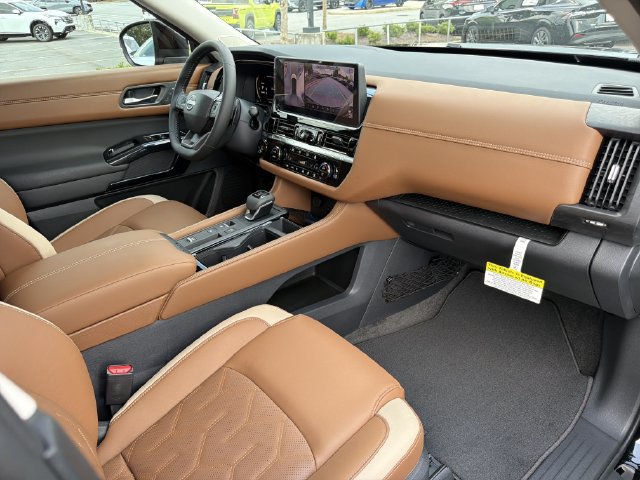 New 2026 Nissan Pathfinder Platinum FWD image 15