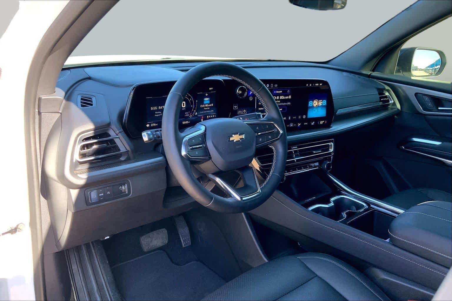 Used 2025 Chevrolet Traverse LT FWD image 18