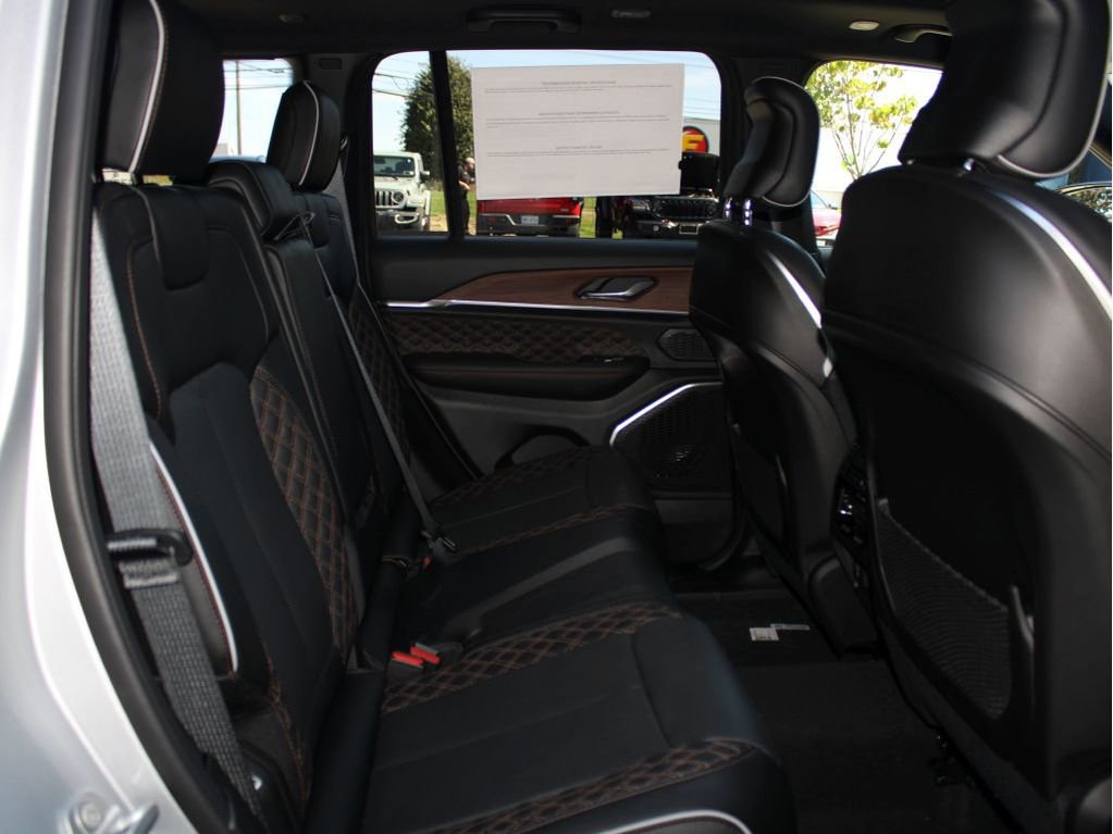 New 2025 Jeep Grand Cherokee Summit image 31