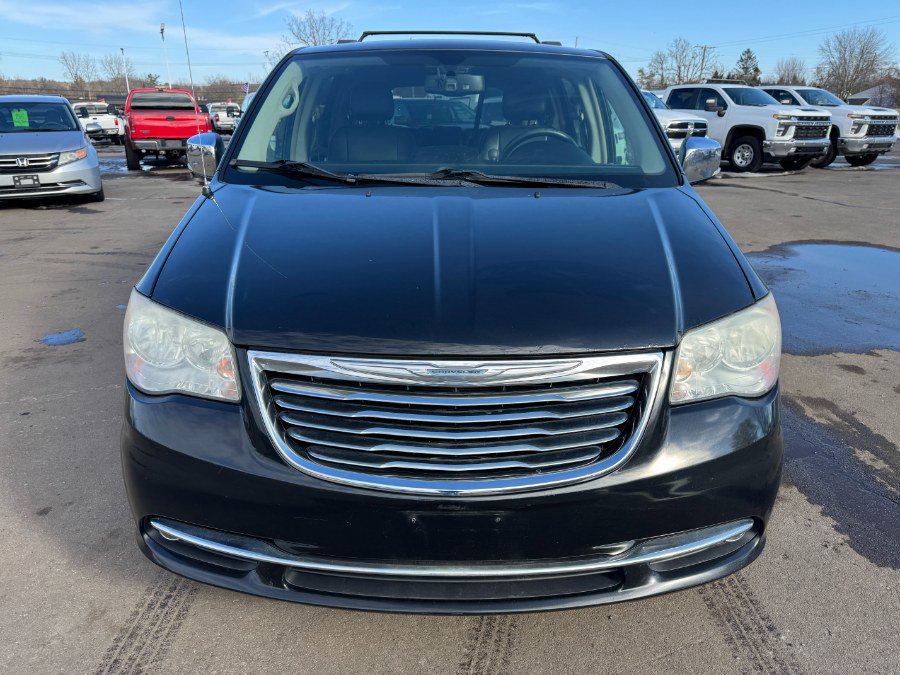 Used 2014 Chrysler Town & Country Touring-L w/ Driver Convenience Group image 8