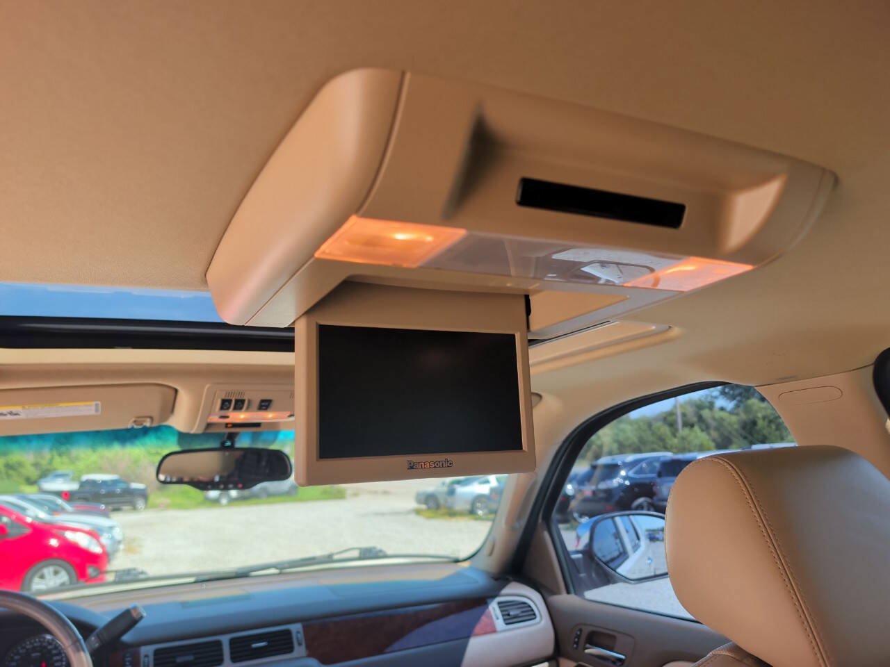 Used 2014 Chevrolet Tahoe LTZ AWD/4WD image 19