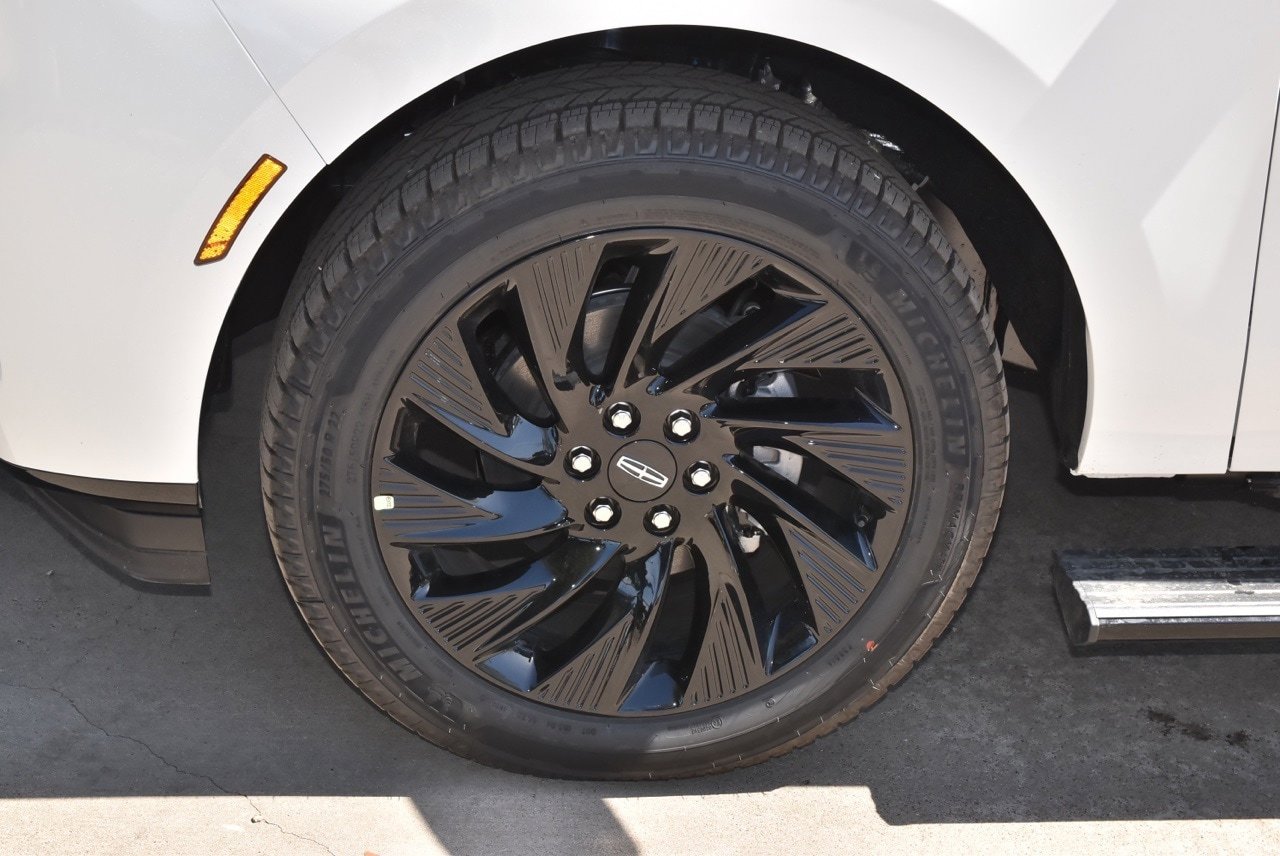 New 2025 Lincoln Navigator L Reserve w/ Jet Appearance Package image 51