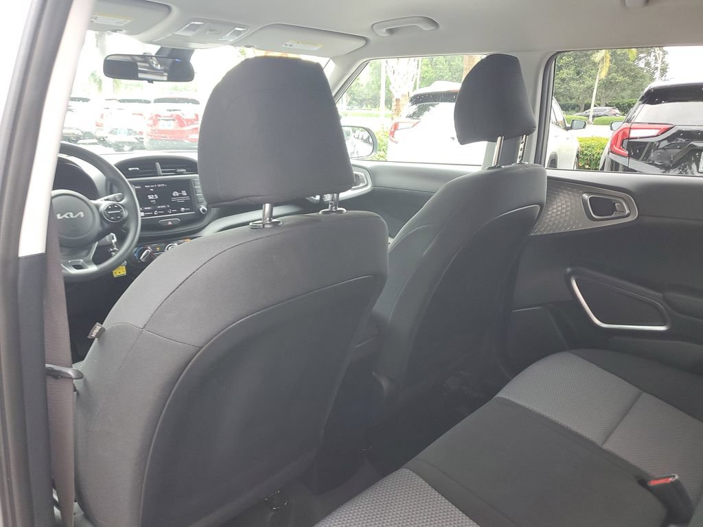 Used 2023 Kia Soul LX w/ LX Technology Package FWD image 15