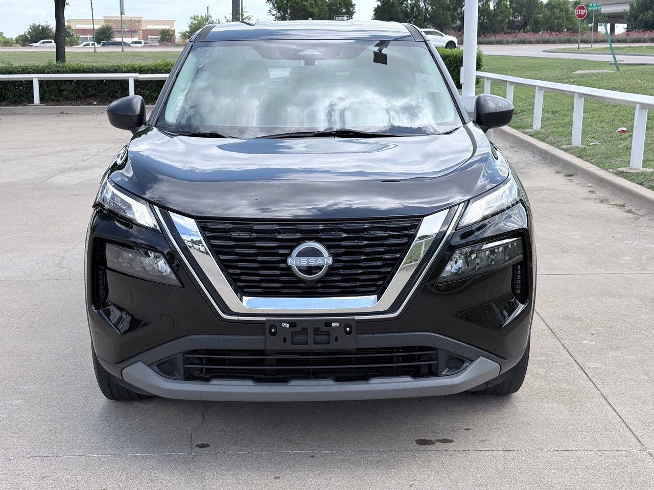 Used 2023 Nissan Rogue S FWD image 2