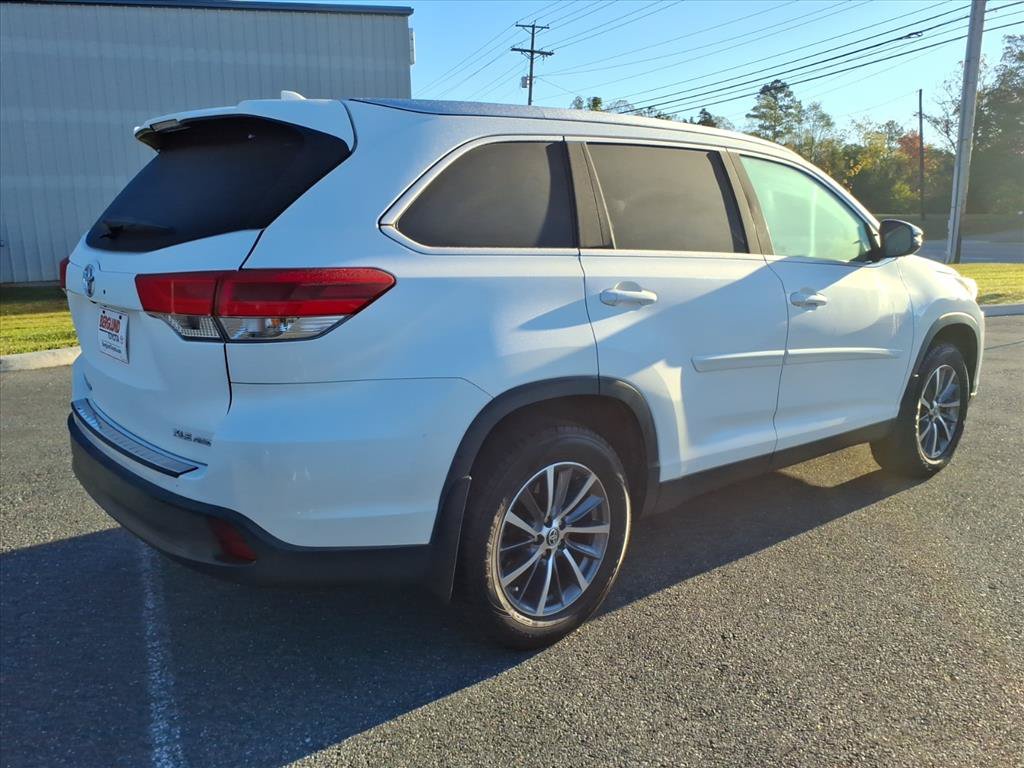 Used 2019 Toyota Highlander XLE AWD/4WD image 4