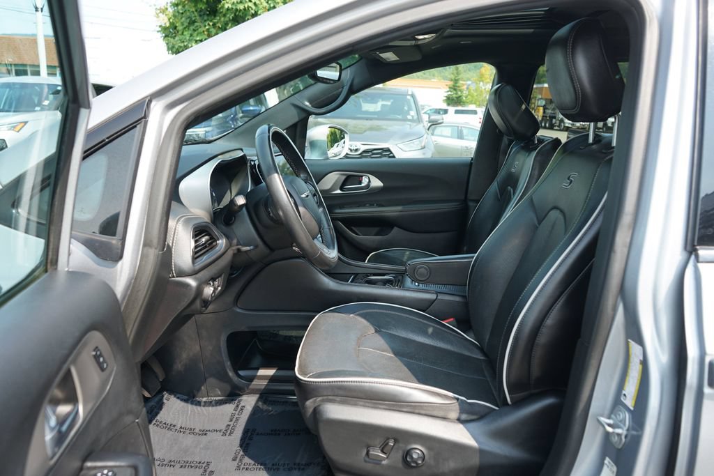 Used 2021 Chrysler Pacifica Limited w/ S Appearance Package AWD/4WD image 12