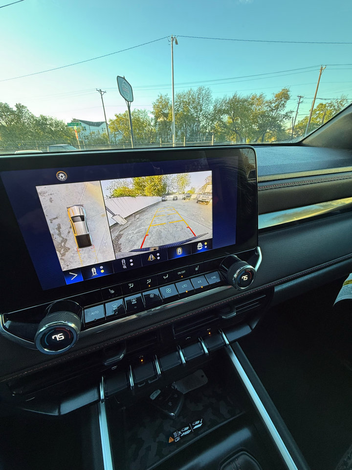 Used 2023 Chevrolet Colorado Z71 w/ Z71 Convenience Package 2 image 12