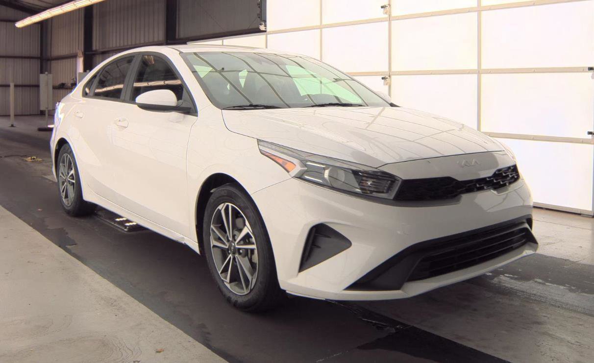 Used 2023 Kia Forte LXS image 1